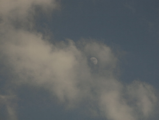 Les nuages dans la lune